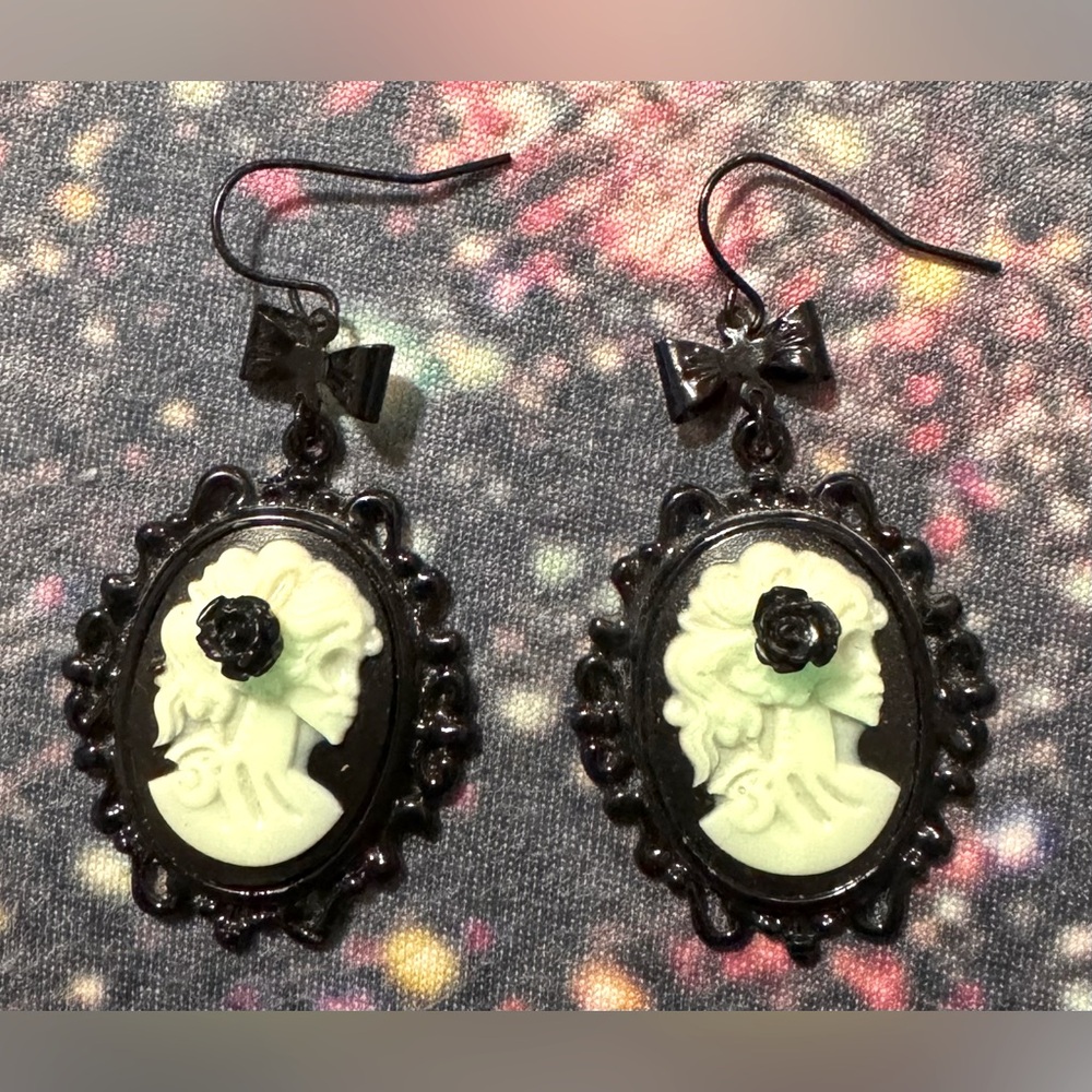 Gothic Skull Lady Earrings
